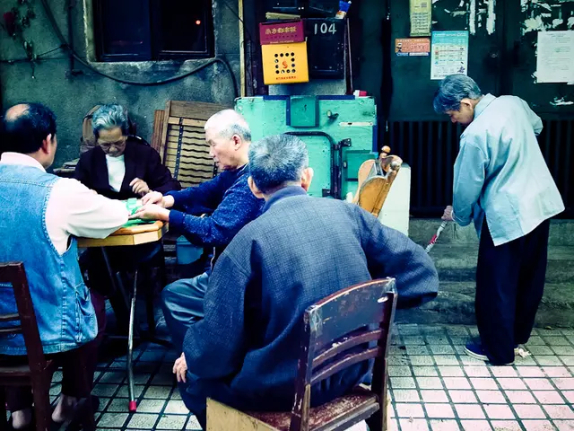 Which Approach to Simplified Living? Marie Kondo's Minimalism vs Your Ideal Declutter Strategy?