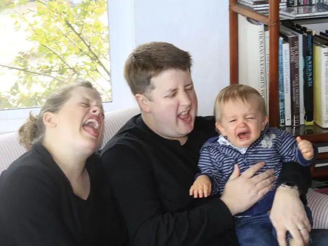 Negative father-child relationships and their effects on grown-up offspring, known as 'daddy...