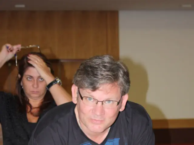 Strategies for Unbiased Self-Evaluation in Screenwriting